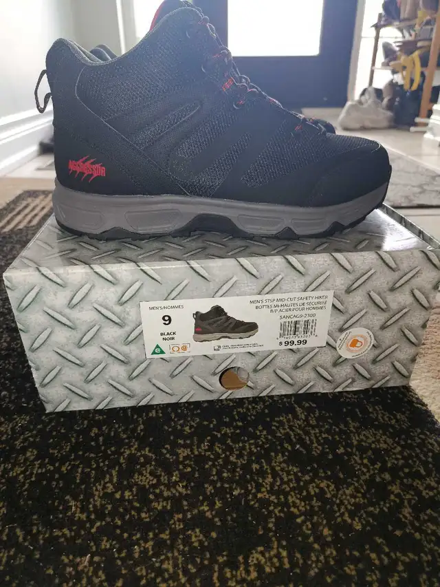HIKER SHOES SIZE 9 in Men's Shoes in Oshawa / Durham Region - Image 4