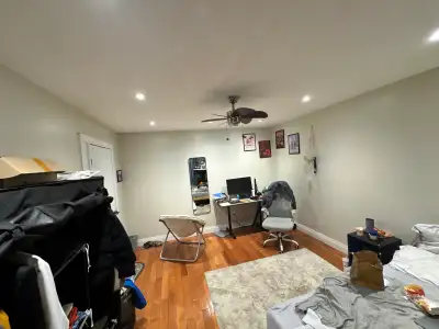 Spacious room available for lease starting feb 1st. This room is available in a 5 bedroom house shar...