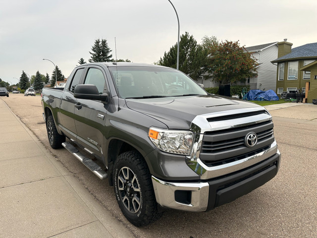 2014 Toyota Tundra 5.7L V8 4x4 in Cars & Trucks in Edmonton