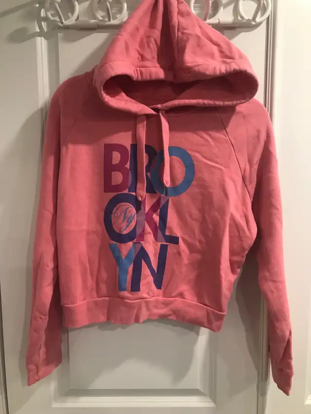 women/teen hoodies/sweater/tops in Women's - Tops & Outerwear in Ottawa - Image 2