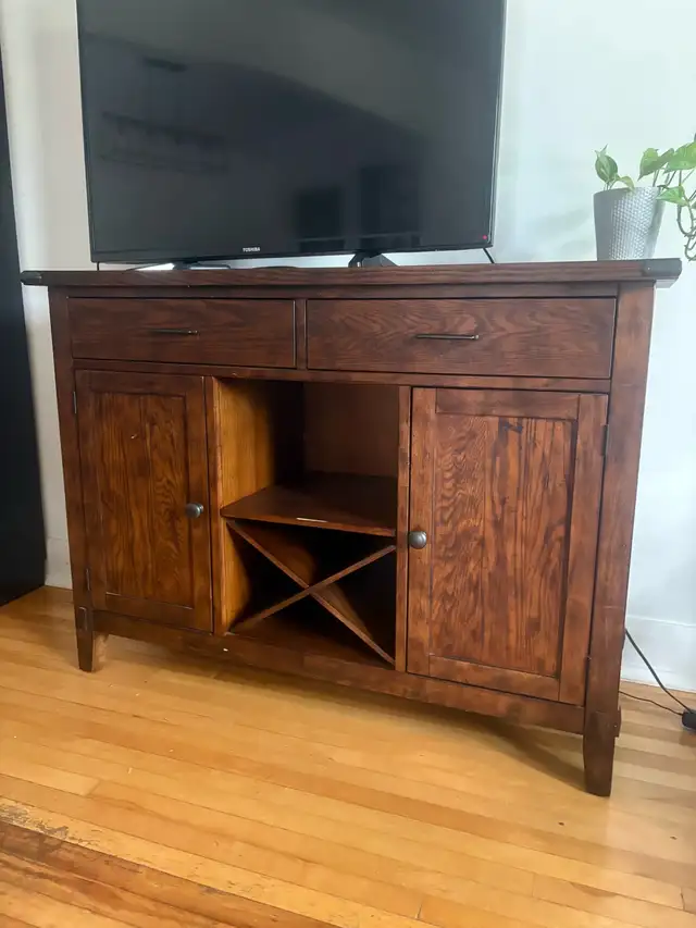 wooden dining room table, buffet and 6 chairs in Dining Tables & Sets in City of Toronto - Image 7