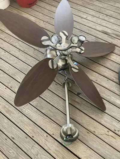 VENTILATEUR DE PLAFOND ET LUMIERE, View more