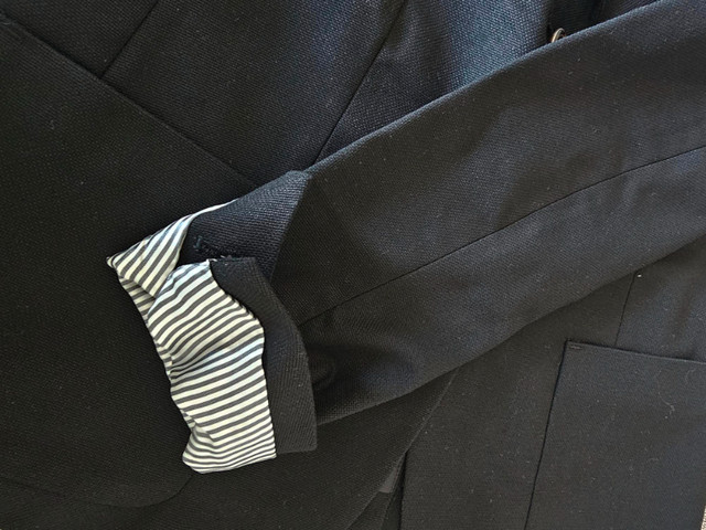 Women's blazer (GAP) - Black. Size 2 in Women's - Tops & Outerwear in City of Toronto - Image 4