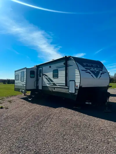 2022 Puma 31 RLQS , looks New Smells New , pretty much is new !! The Ultimate Couples Camper , Queen...