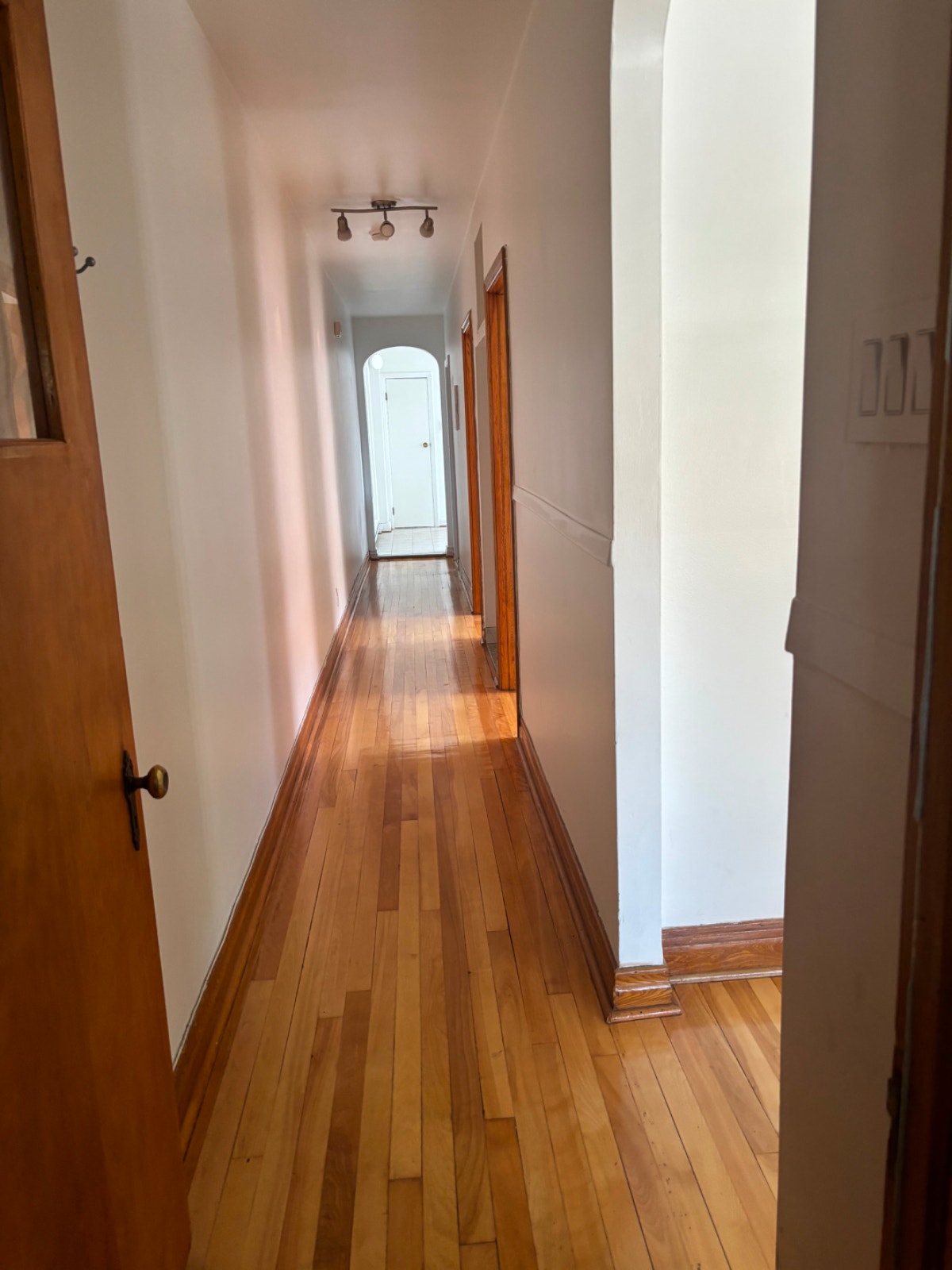 Metro MONK, 4 1/2,  2ieme etage, grand balcons — photo 1