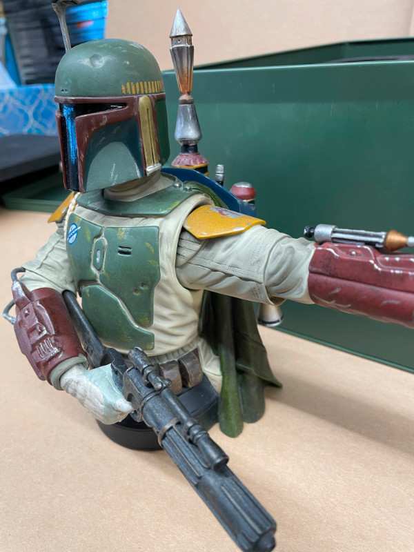 Gentle Giant Star Wars Boba Fett Deluxe Mini Bust 2013 SDCC in Arts & Collectibles in Regina - Image 2