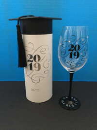 CLASS OF 2019 - Unique, commemorative Wine Glass
