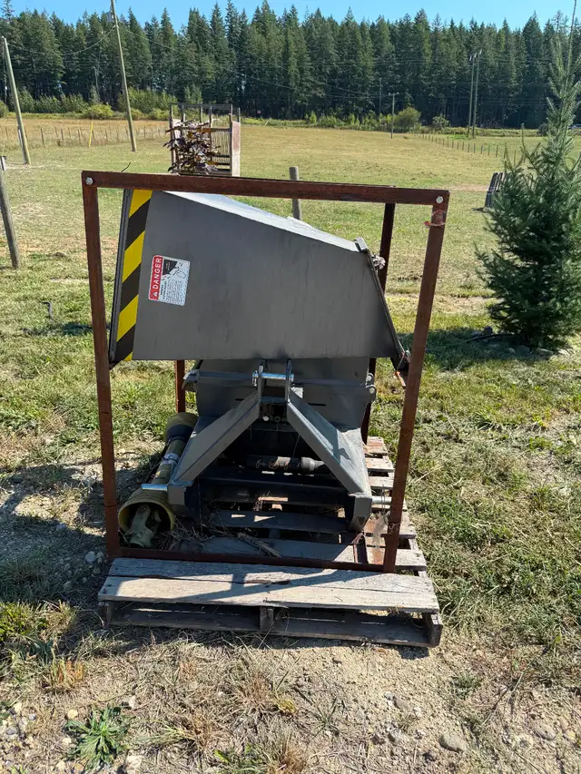 4” PTO Wood chipper in Outdoor Tools & Storage in Kamloops - Image 3
