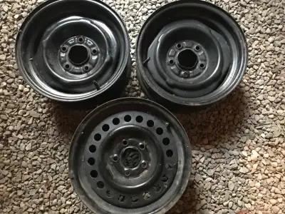 3—14 inch rims 2 matching Other is steel winter rim Also two used matching pair of tires Dunlop Gran...