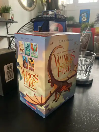 Wings of fire Book 1-5 Barely Used, View more