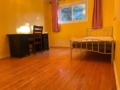 Walking 10 mins to Seneca Newnham campus. Rental includes electricity. water, heat, gas. Air conditi...