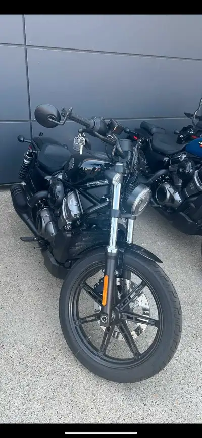 975 Engine 3 pre-programmed riding modes—Road, Rain, or Sport Lightweight balanced ride Low riding s...
