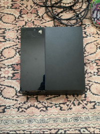 PlayStation 4 avec jeu et manette
