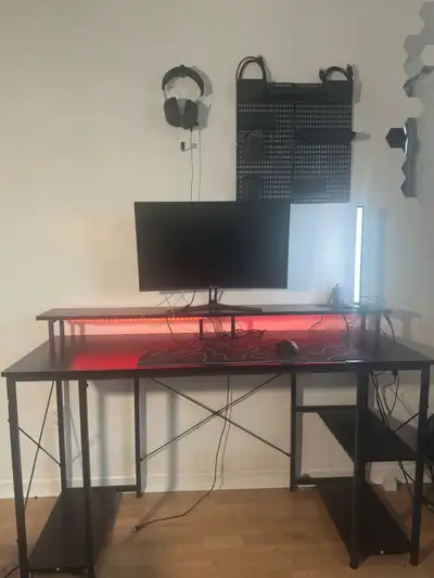 Gaming/Jeu : Clavier, Souris, Écran, Table, Chaise, Casque, View more