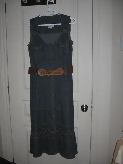 Granby : Ensemble complet complet  Robe et veston en jeans, View more