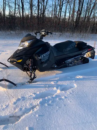 Clean 2015 Ski-Doo XRS 800R Renegade Has updated Auxiliary light Also hand guards with Auxiliary lig...