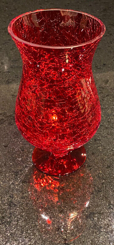 Vintage Footed Ruby Red CrackleGlass Vase Lantern Style in Arts & Collectibles in Hamilton - Image 3