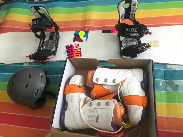 Ride OH 155cm Snowboard Kit, Celsius Boots Size 9 & RED Helmet in Snowboard in City of Montréal - Image 2