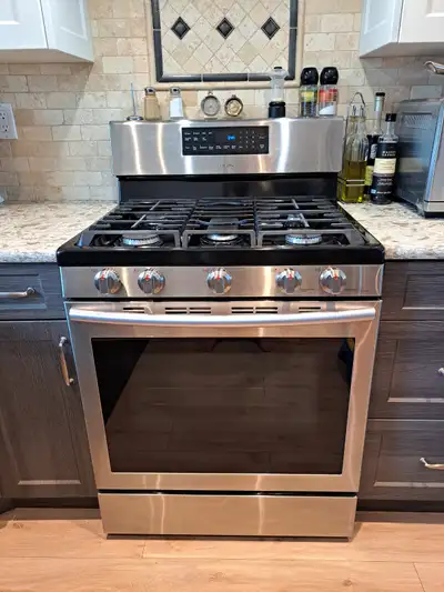 Samsung gas stove works well, has multi sized burners and a griddle. We've switched to induction, so...