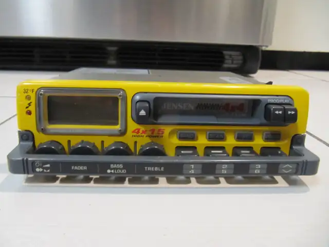 Vintage Rare Jensen JS-9400 4x4 All Terrain Car Stereo Cir 1992 in Arts & Collectibles in Mississauga / Peel Region - Image 2