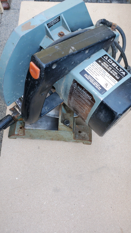 Delta 10" miter saw in Power Tools in Calgary - Image 4