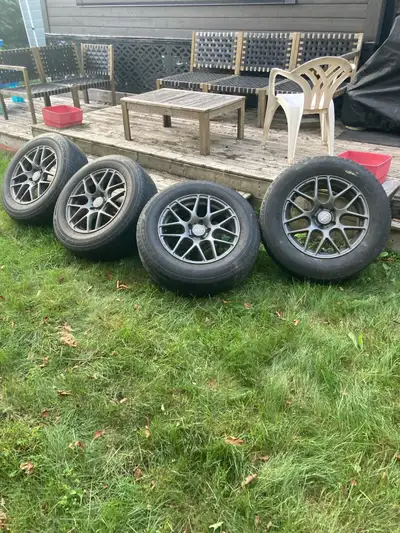 4 mags RTX 5x114.3. Les roues sont universelles. Ces jantes étaient montées sur une Honda CRV. Les p...