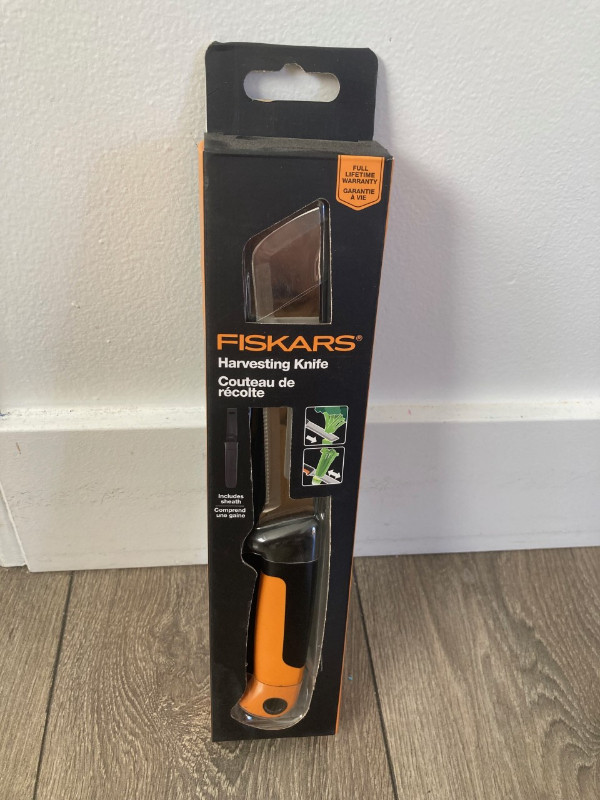 Fiskars Harvesting Knife in Outdoor Tools & Storage in Oakville / Halton Region