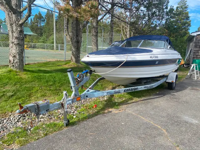 Sea Swirl  21 feet.   2004 in Powerboats & Motorboats in Saint John - Image 3