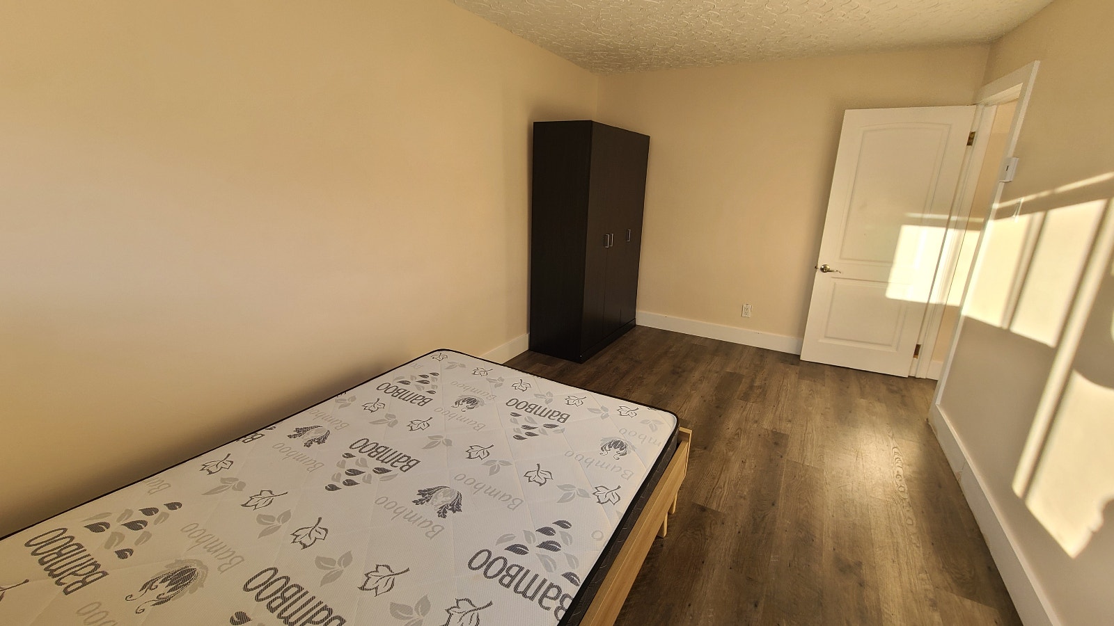 Chambre à louer / Room to rent 700$ - Tout inclus — photo 2