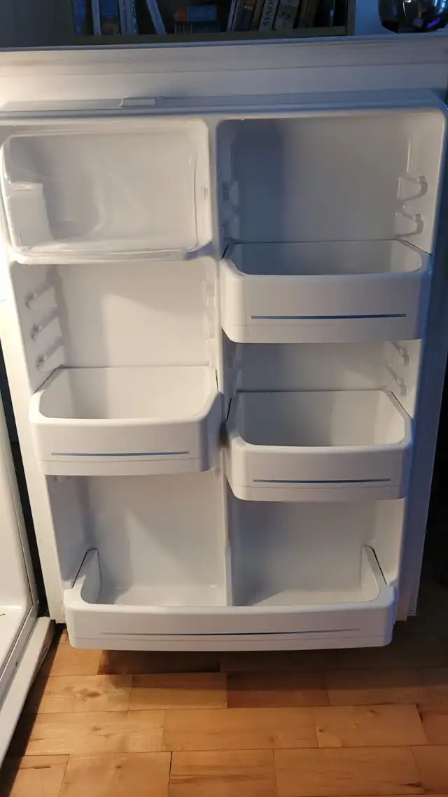 Frigo + four avec plaque céramique/Stove Electric range + Fridge in Other in City of Montréal - Image 7