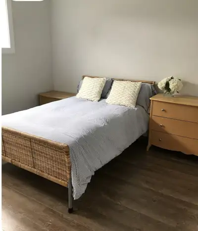 Cozy 1 bedroom suite, furnished, full kitchen (microwave, glass top stove/oven, fridge, dishwasher)...