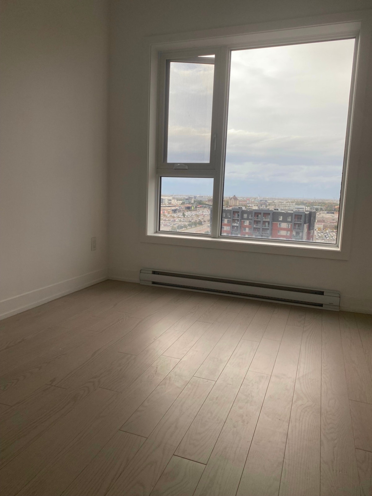 Bright 1-Bedroom Condo in Urbania 2 – 12th Floor, Open View — photo 2