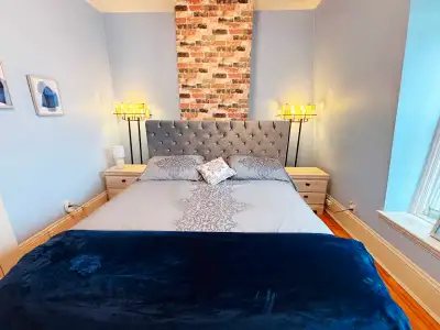 *** Clean, Quiet Top Floor 2 Bedroom Unit ***