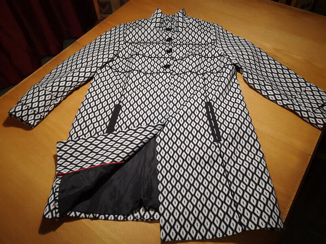 Manteau de printemps - Claire France (Size 1X) dans Femmes - Hauts et vêtements d'extérieur  à Laval/Rive Nord - Image 2
