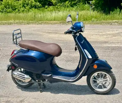 Beautiful Blu Energico Primavera 150 with folding rear rack and only 4512km. Always shed stored by m...