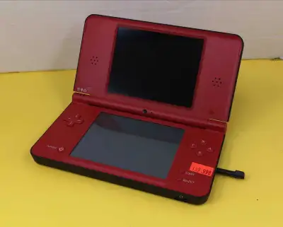 inclus chargeur et crayon . Marque : Nintendo Modele : DSi XL UTL-001(USA) Prix : $ 190 Sku : 175460...