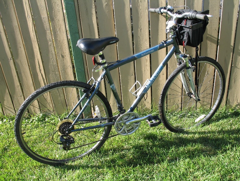 Bicycle *ADVENTURE IRON HORSE* 18 Sp. Mans Large Excellent Cond Road Edmonton Kijiji
