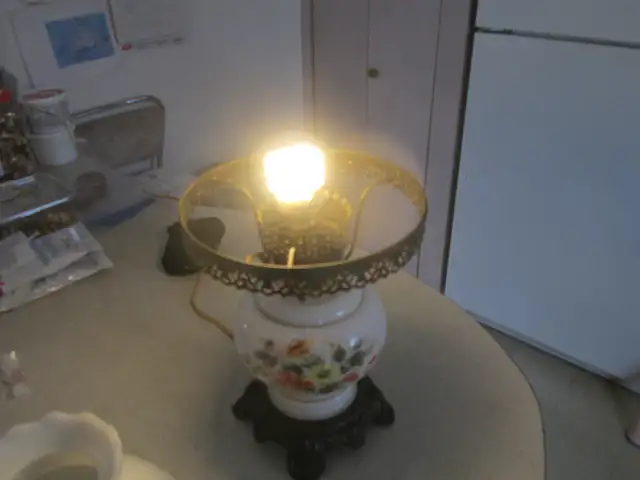 lampe de chevet  allure lampe huile?? in Kids in Laval / North Shore - Image 7