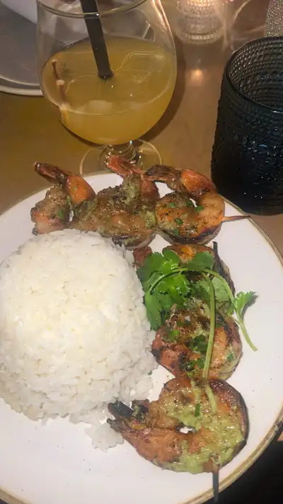 Looking for a night shift job asap Starting time 6:00/7:00 I’ve 5 years experience in restaurants as...