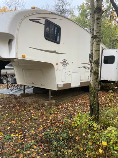 In excellent condition Exterior is faded 2 slide outs 29.5 ft