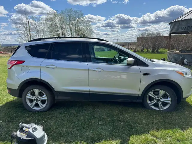 2014 Ford Escape SE in Cars & Trucks in Edmonton - Image 4