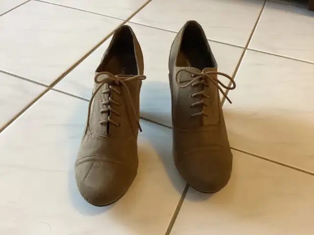 Tan Faux Suede Heels - Women’s Size 10 in Women's - Shoes in Oshawa / Durham Region - Image 3