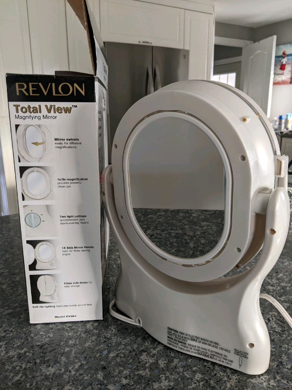 Revlon Total View Make-up Mirror in Other in Kitchener / Waterloo - Image 2