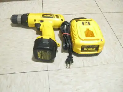 Dewalt DW952 9.6V 3/8” Cordless Drill With Battery Charger DW906, View more