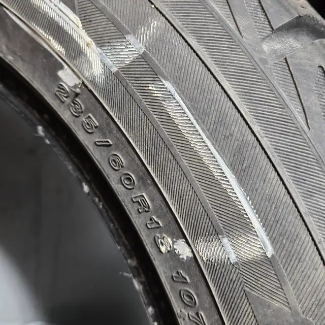 PNEUS d'hiver 235/60/18 in Tires & Rims in City of Montréal - Image 3