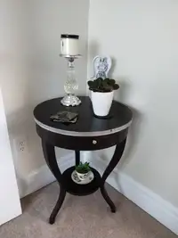 3 Round & Classy  Vintage End Tables!!!