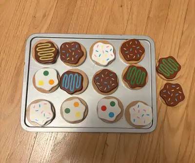 Melissa & Doug - Cookie Playset Complete set, with 2 extra cookies, in excellent condition. Asking$1...