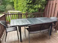 Table de patio en métal noire