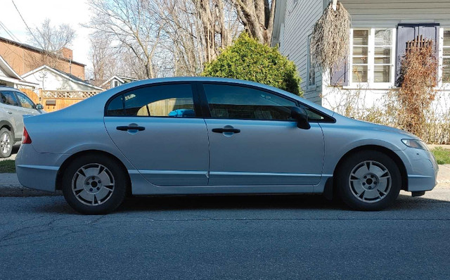 Honda Civic 2009 Silver in Cars & Trucks in Laval / North Shore - Image 4