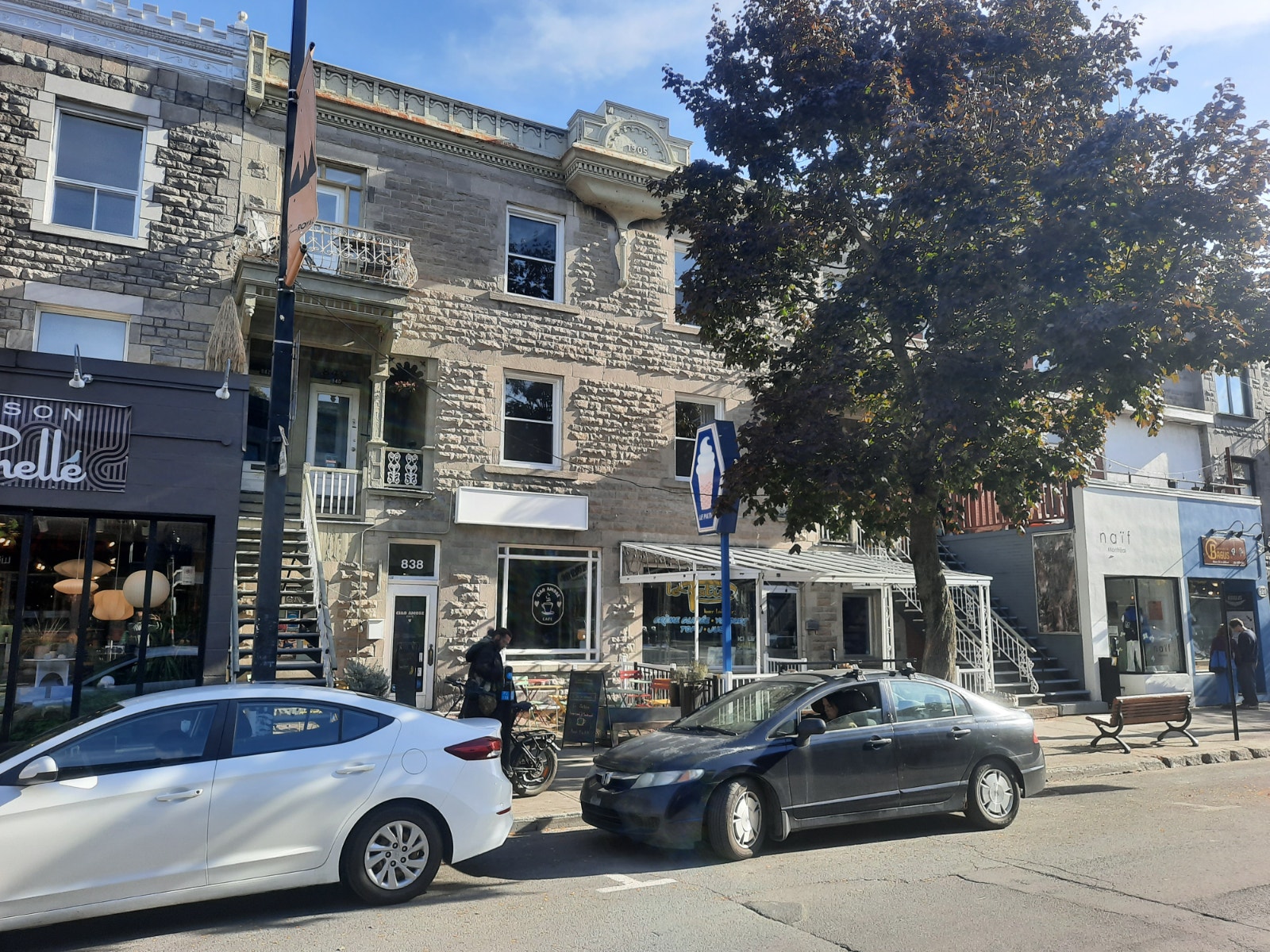 Plateau Mont-Royal; 6 ½ à louer à 2 minutes à pied du métro Mont — photo 1